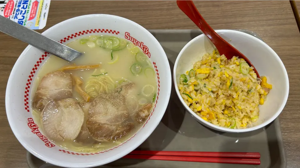 スガキヤさんの肉ラーメンと半チャーハン|Morito Kamiyaさん