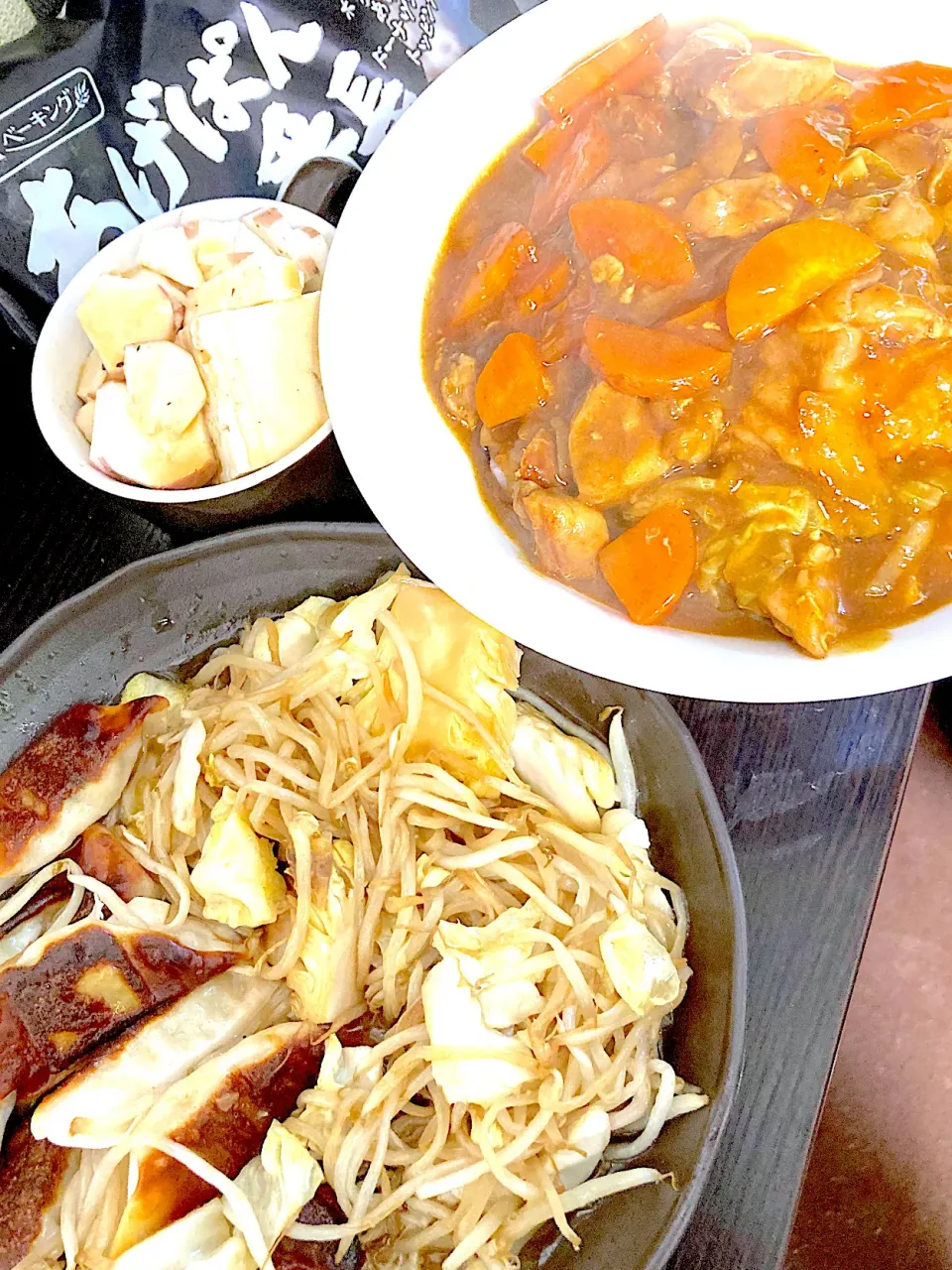 和風カレーライス、餃子モヤシ焼き、長芋サラダ|まみみさん