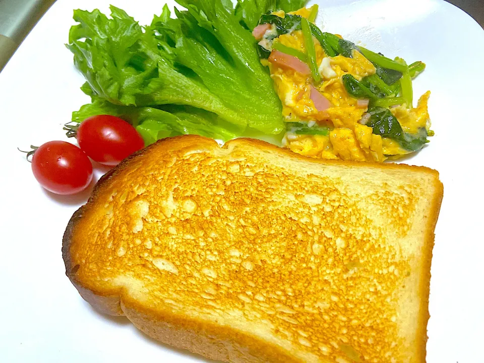 今日の朝ごはんほうれん草とベーコン🍳|サチ😊さん