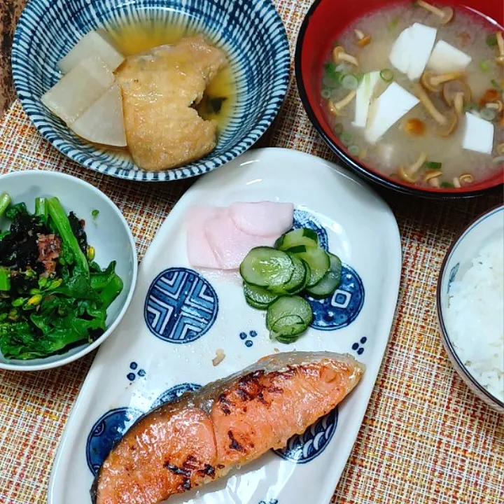 Snapdishの料理写真:鮭の西京焼定食、ビールなし|ぱいんてーるさん