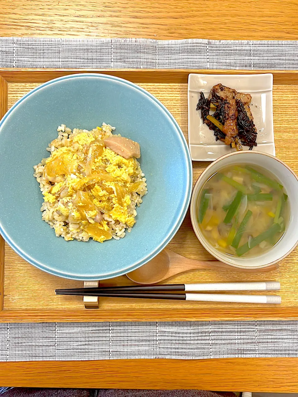 親子丼とニラ玉ねぎスープ|Atelier Sekiさん