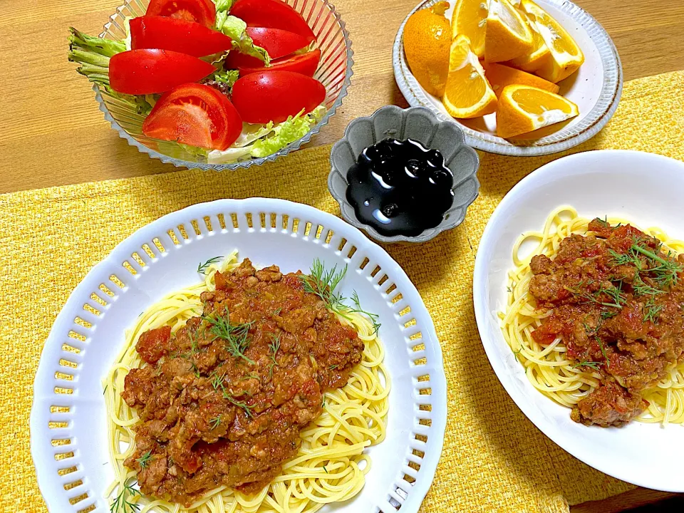 落合シェフのレシピ✾ミートソース🍝、黒豆煮、サラダ🥗、畑の夏みかん|1614さん