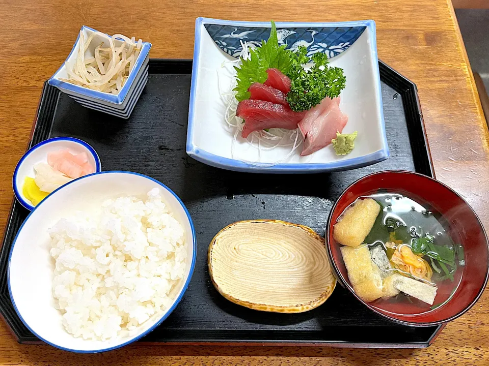 Snapdishの料理写真:刺身定食　梅　500円|じょんさん