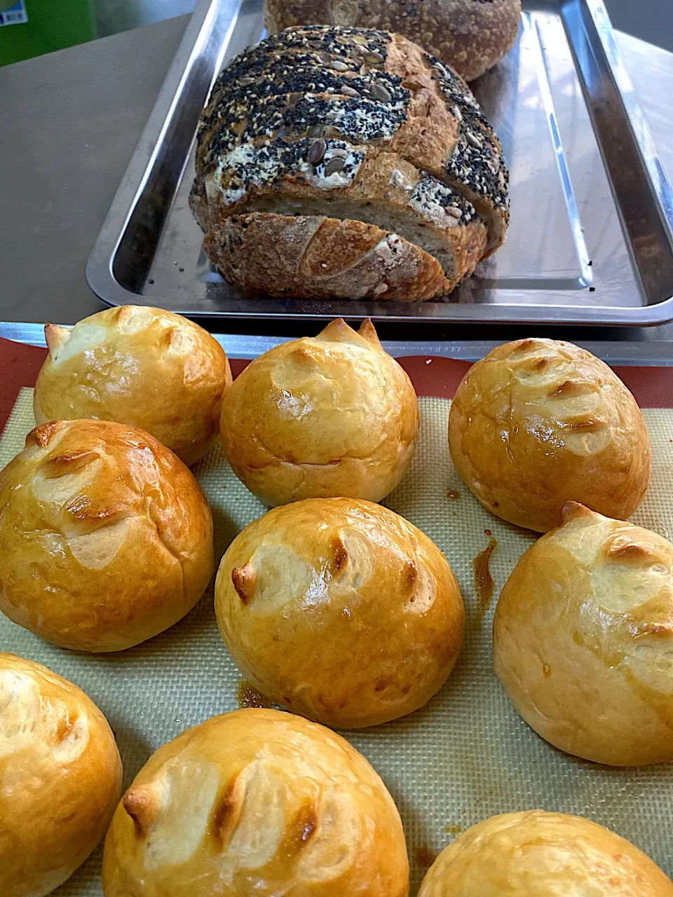 Soft rolls & Multigrain sourdough |Ysyliciousさん