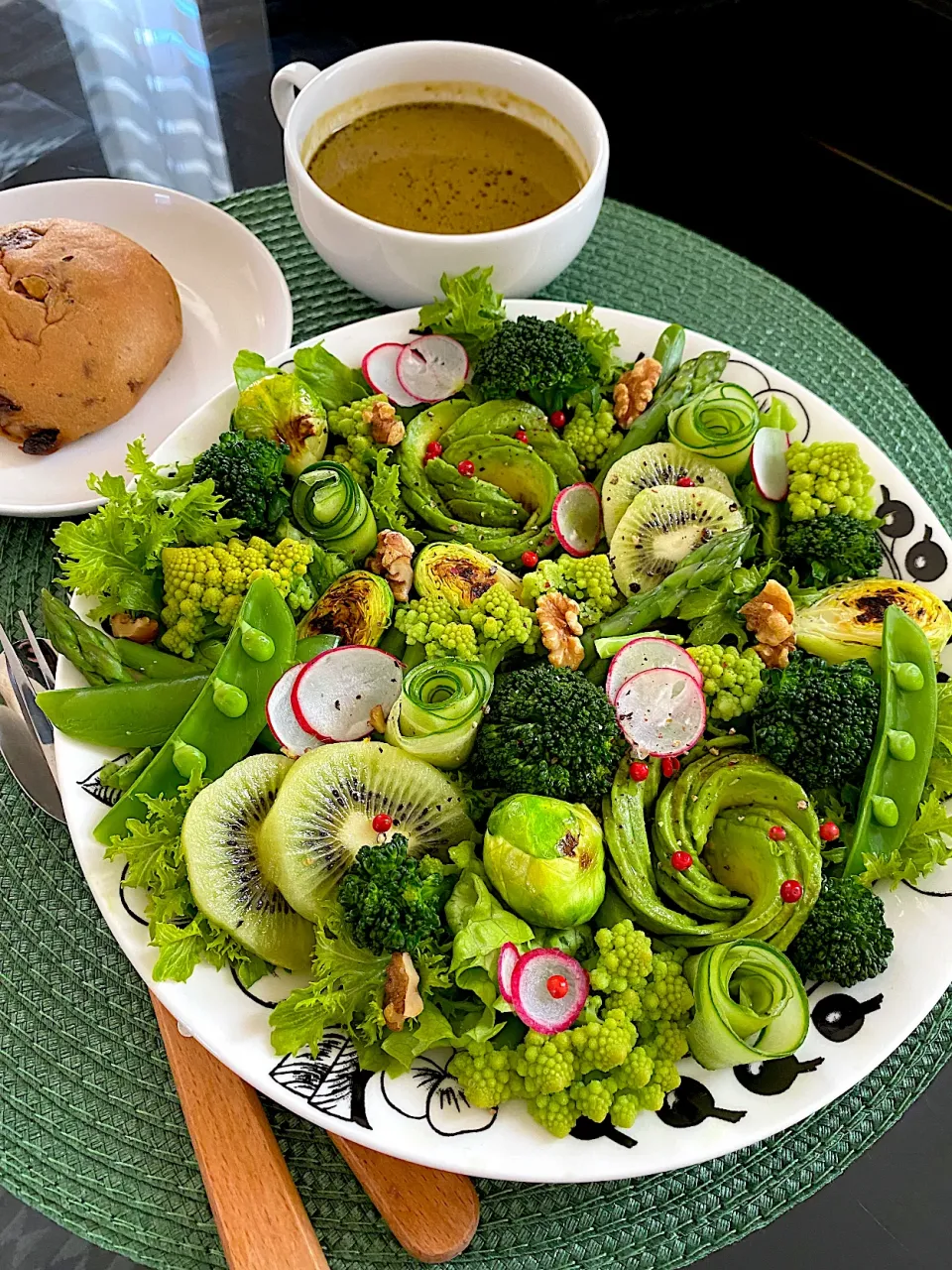 ゆかりさんの料理 グリーンサラダ🥗🥝|ゆかりさん