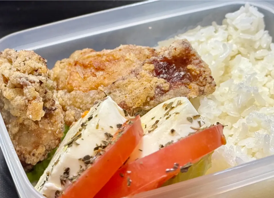 また食べたいが止まらない！バジル唐揚げ弁当！子供完食すること間違いなし！お弁当に困ったらこれ！|テリチョモさん