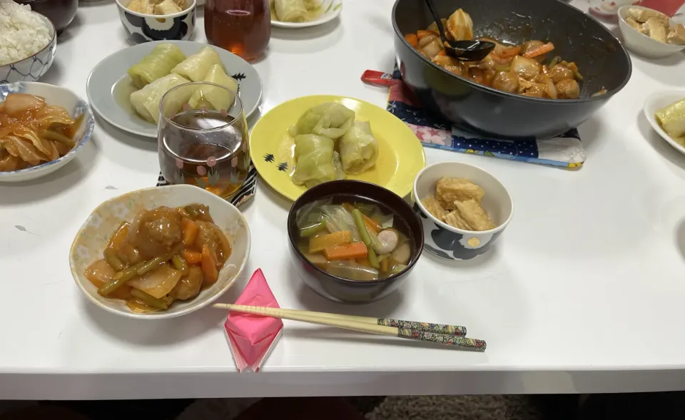 Snapdishの料理写真:晩御飯☆ロールキャベツ☆鶏団子と野菜のケチャップ甘酢餡☆厚揚げの炊いたん☆コンソメスープ。|Saharaさん