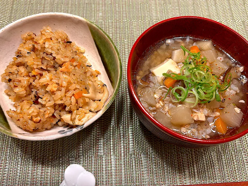 蕎麦米、雑炊鮭と塩昆布の炊き込みご飯|amiさん