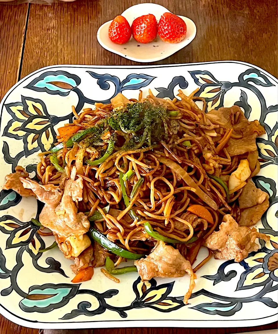 ブランチ♯焼きそば♯いちご🍓|小松菜さん