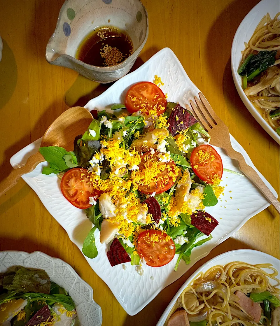 こんがり焼けた赤魚が美味しい
ミモザ風リーフサラダ🥗|さらっと🍀さん