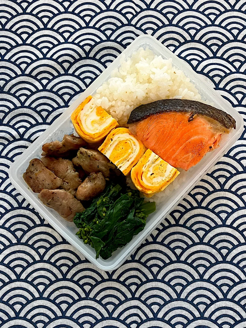 Snapdishの料理写真:鮭弁当|コマツ菜さん