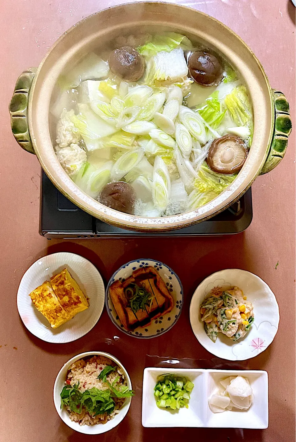 Snapdishの料理写真:湯豆腐　ツナとオクラとコーンの味噌マヨ和え　卵焼き　焼きあげ　こかぶの甘酢と小かぶ葉の塩揉み漬物　炊き込みご飯|チャコぴーさん