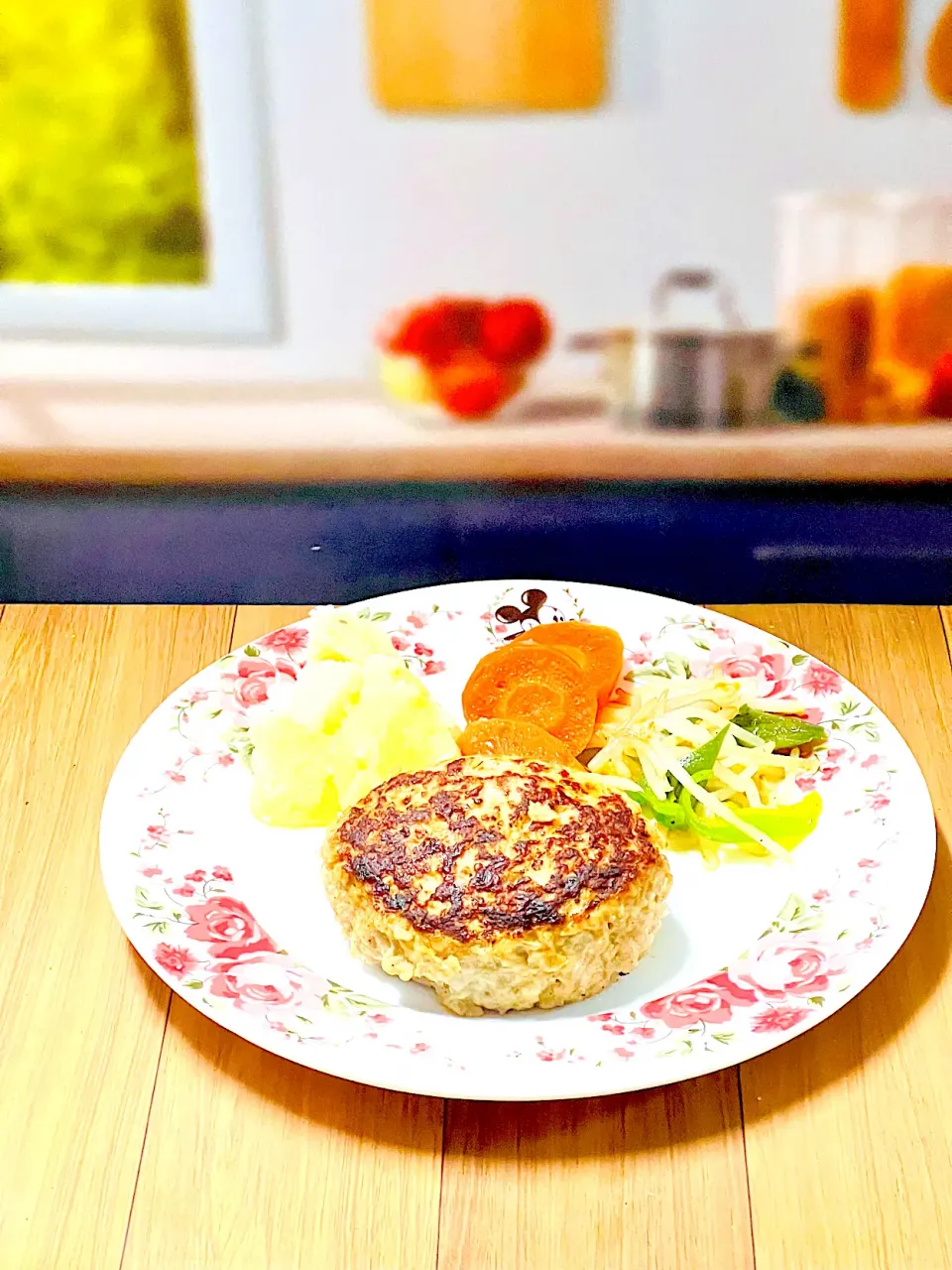 Snapdishの料理写真:ポークチーズインハンバーグ|アッキーさん