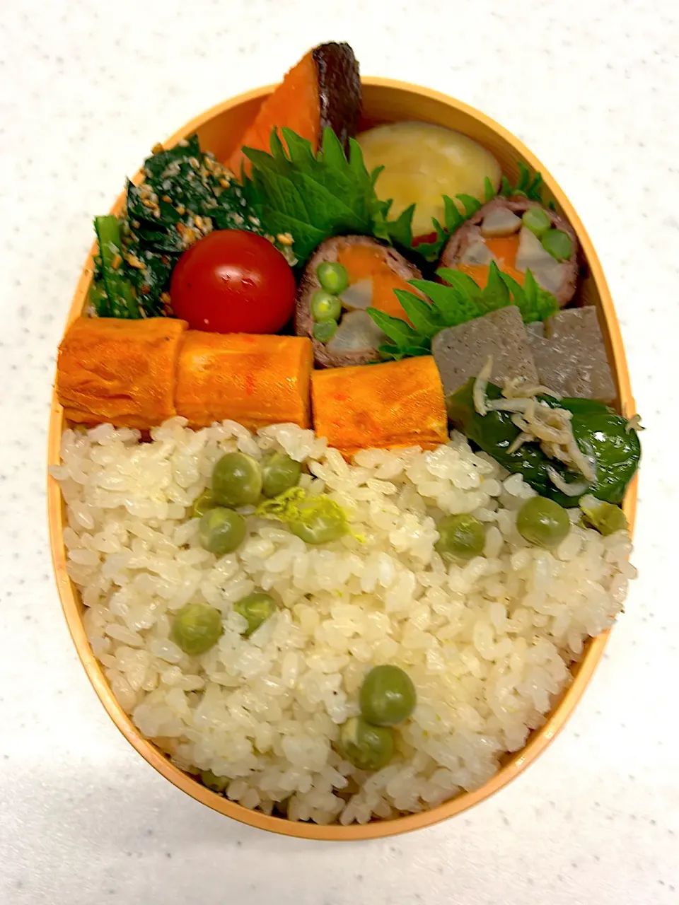 Snapdishの料理写真:春の訪れアゴだしで炊いた豆ご飯油不使用弁当|ガメちゃんさん