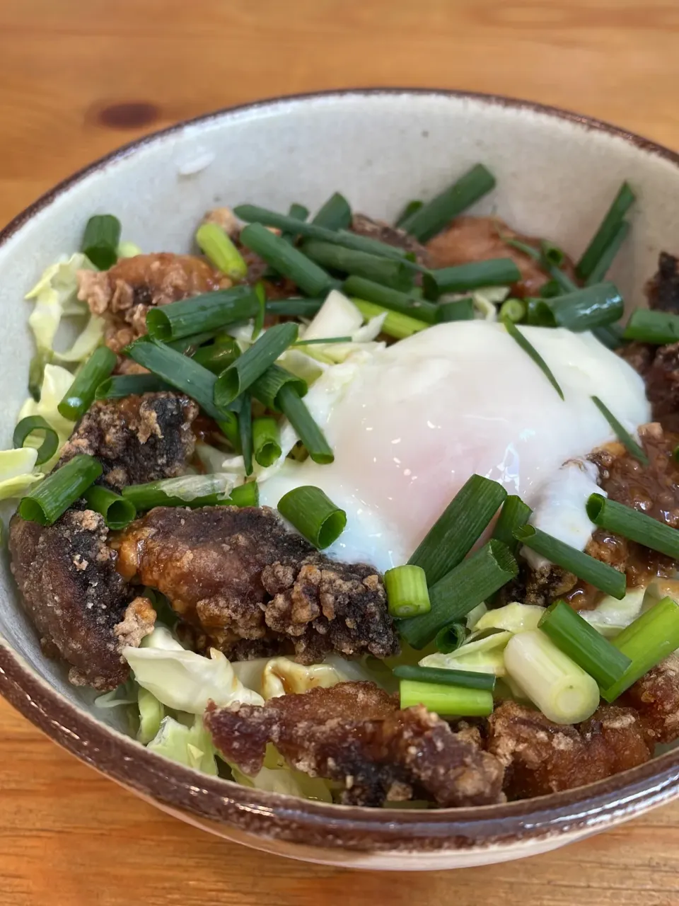 Snapdishの料理写真:まぐろの竜田揚げ丼〜万能味ソース、温泉卵のせ〜|fukaさん