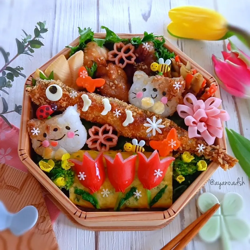 Snapdishの料理写真:お魚get のニコニコ猫ちゃん😺と
チューリップ🌷の春弁当🌸|ayano.adshさん