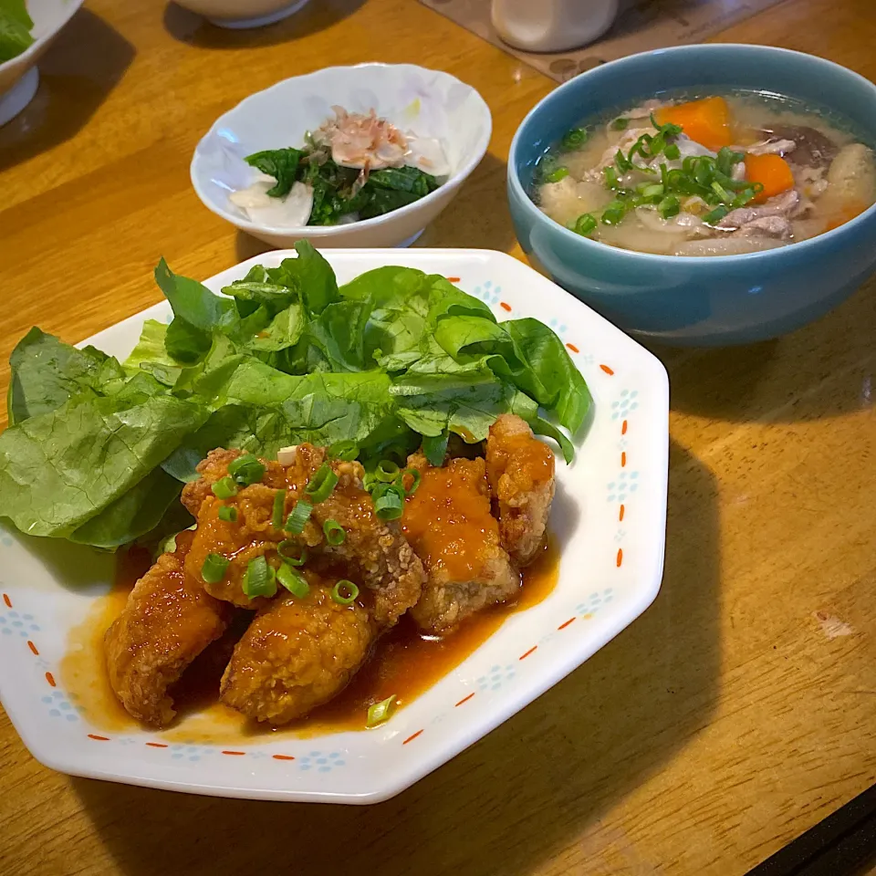 鶏唐揚げの甘酢だれがけと、ほうれん草とかぶのおひたしと、豚汁|もえさん