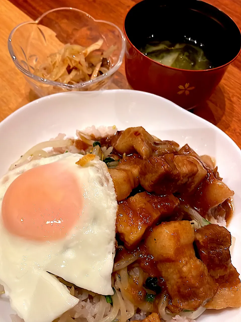 ルーローハン　玉ねぎポン酢和え　味噌汁|とゆあさん