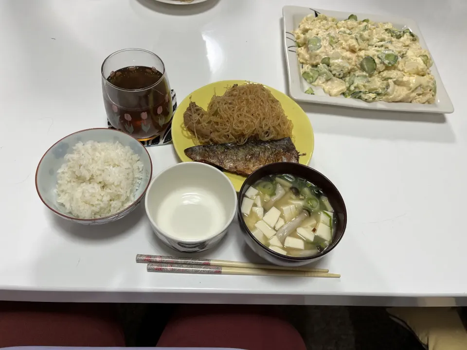 晩御飯☆明太マヨでポテトサラダ☆鯖みりん☆チャプチェ☆みそ汁（豆腐・ワカメミックス・しめじ・葱）|Saharaさん