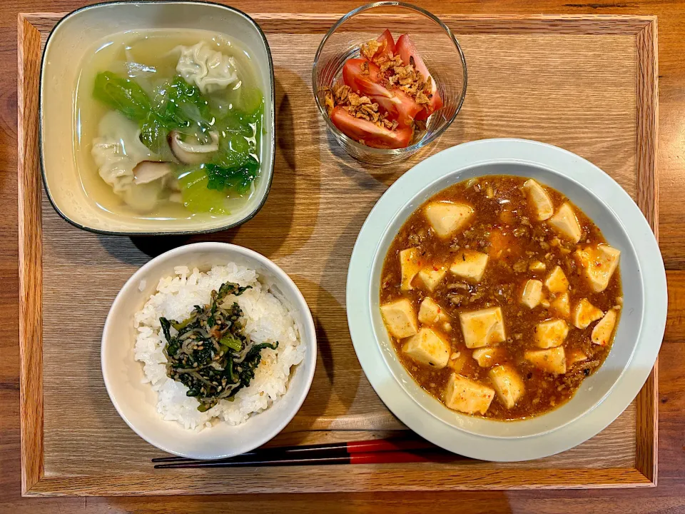 今日の夜ご飯(麻婆豆腐、トマト、餃子スープ、大根の葉のふりかけ)|cocomikaさん