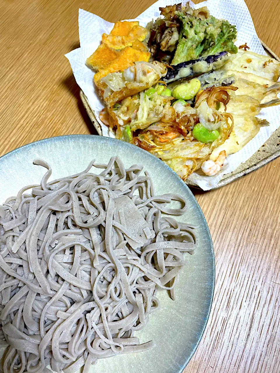 Snapdishの料理写真:手打ち蕎麦と天ぷら|わかさん