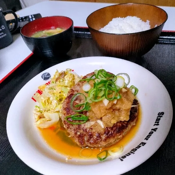 自家製和風ハンバーグ。

激安合いびき肉はパサパサだ！
特製和風ソースで煮込んだら、あっさり激旨に変身。|ariyo4200さん