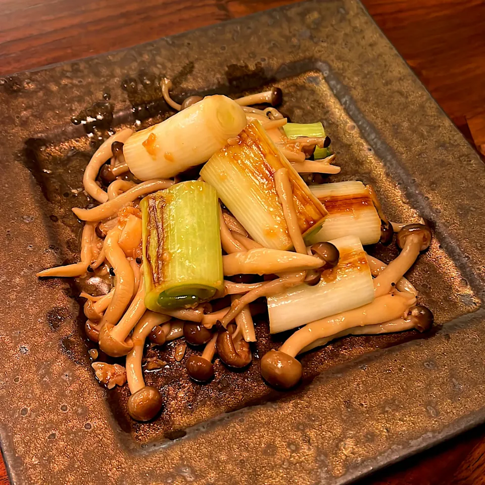 醤油麹でねぎときのこの炒め物|かにかにさん