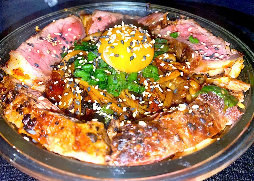 BentoFox's dish Szechuan noodles, with rare steak, a raw yolk, chives, and sesame seeds|BentoFoxさん