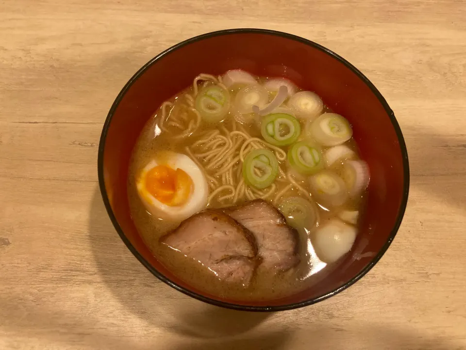 Snapdishの料理写真:友達にもらったラーメン(チャーシュー自作)|りょうさん