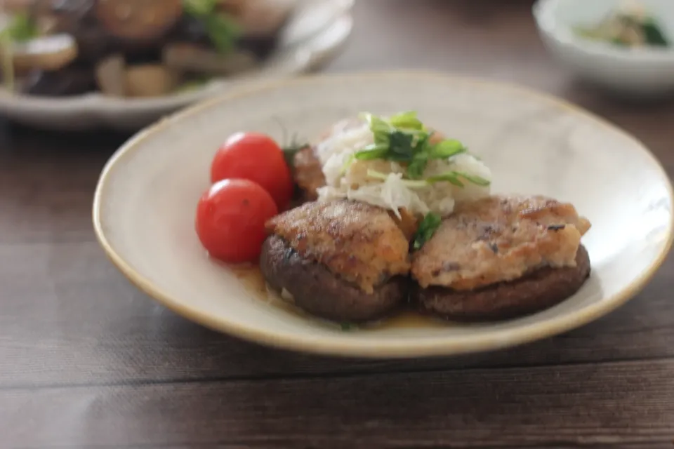 椎茸の肉詰めおろしポン酢|ちいさなしあわせキッチンさん