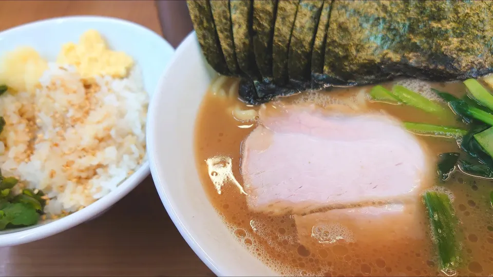 【TRYラーメン大賞2023-2024 
新店オリジナル部門受賞】 
麺家 たいせい 
ラーメン（850円、 
麺やわらかめ/ 味うすめ/鶏油少なめ） 
－麺少なめ (通常160gの7割に) 
＋のり増し（5枚、100円） 
＋卸し生姜（冷蔵庫に保管、無料） 
＋ライス（無料） 
＋ライス   (おかわり自由) 
＋胡瓜の漬物  (卓上、無料) 
＠中野坂上1分 
(JR新宿駅から徒歩23分)
24070 (74,630) 
|大脇さん