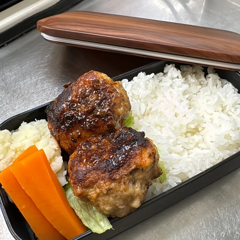 【簡単弁当！】プリプリ食感が癖になる！最高すぎる海老バーグ弁当！幸せすぎる！！|テリチョモさん