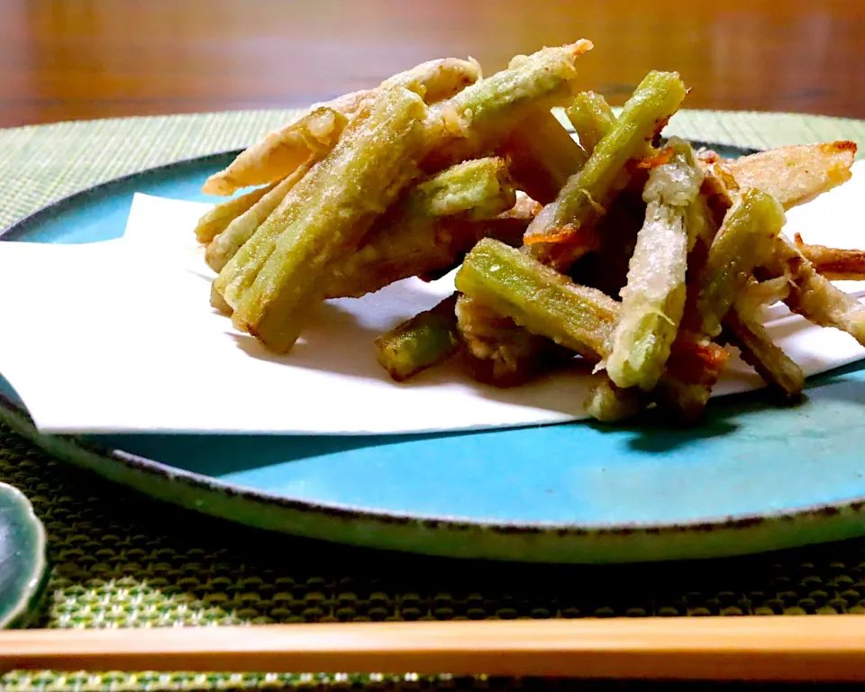 Snapdishの料理写真:葉ごぼうの煮物の天ぷら|かおるさん