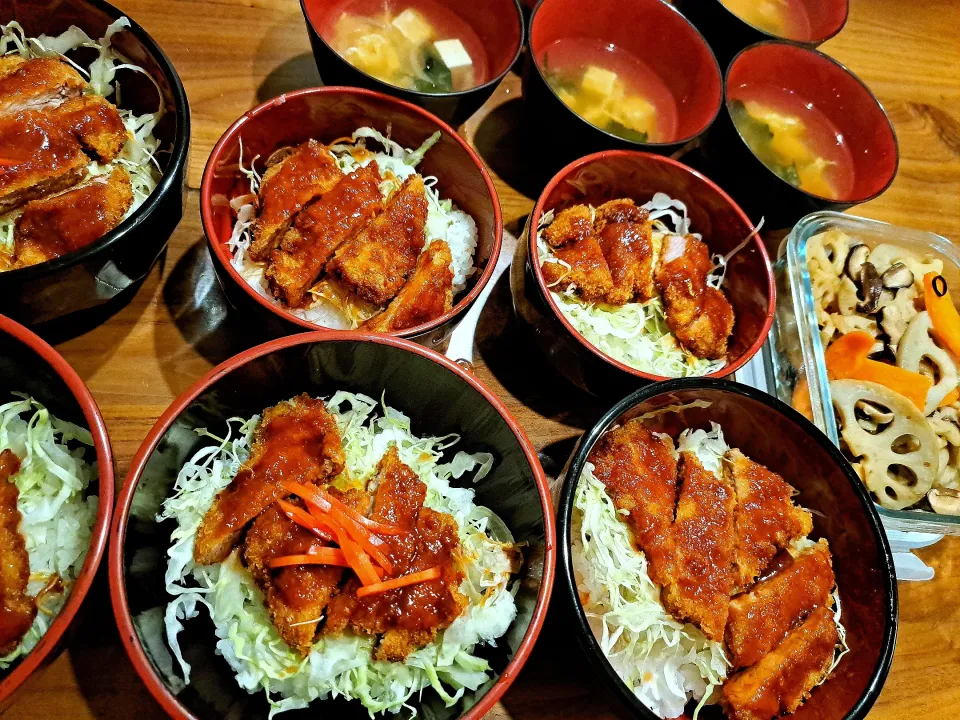 ソースヒレカツ丼　れんこんきんぴら　豆腐わかめかき玉みそ汁|m aさん