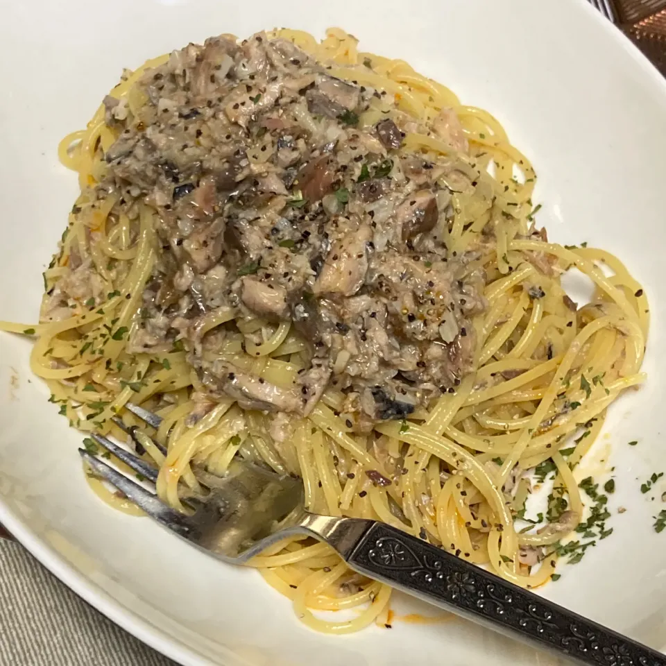 鯖水煮缶のワンパンペペロンチーノ|ちーずまにあさん