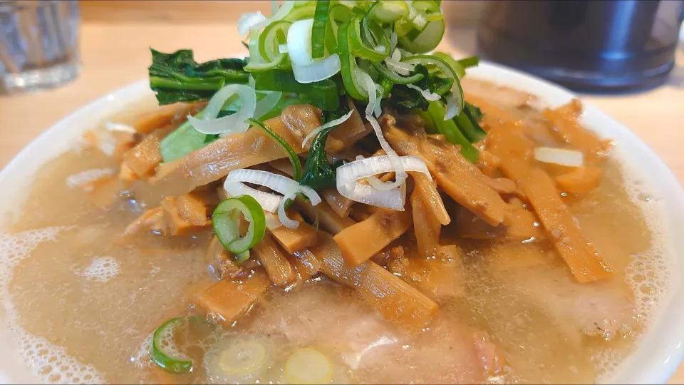 【TRYラーメン大賞2023
新店総合＆MIX部門1位】
【ラーメン店主500人が選ぶ 
Japan Best Ramen Awards TOP 50】
【食べログ ラーメン TOKYO 百名店
2023 選出店】
桜上水 船越
塩中華そば (950円)
＋メンマ (200円)
＠桜上水3分　
24071 (75,780)
|大脇さん