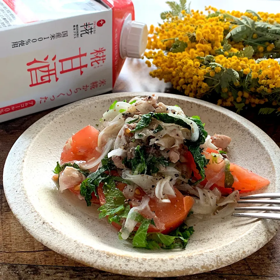 サバ缶と新玉ねぎとトマトのサラダ🥗|ユッキーさん