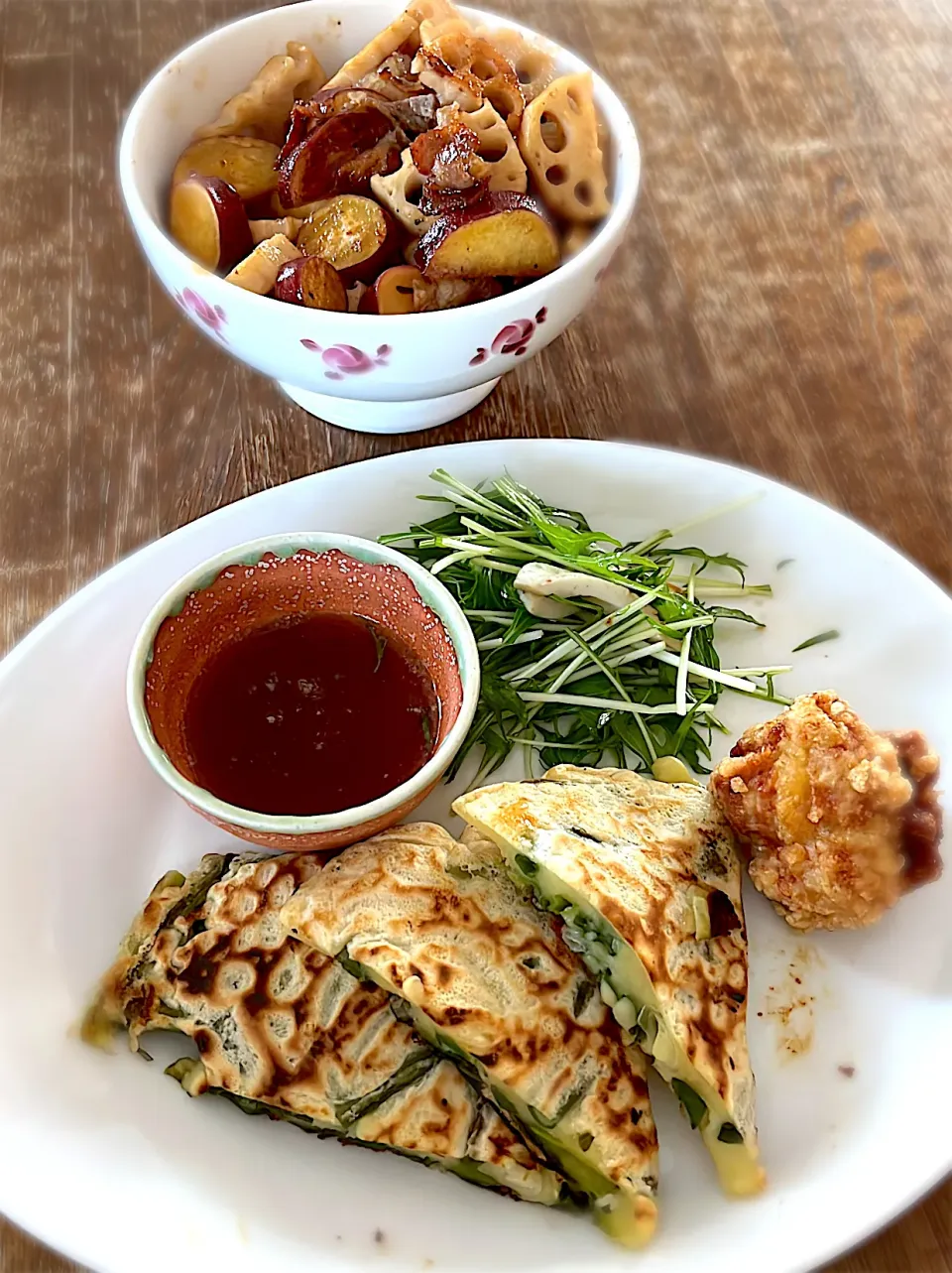 わけぎのチヂミ・水菜サラダ・唐揚げ・蓮根、薩摩芋の甘辛炒め・味噌汁・ご飯|ちびろ菌さん