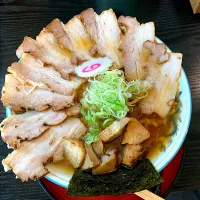 Snapdishの料理写真:寅真ラーメン　寅真特製チャーシューメン　しょうゆ|たかさん