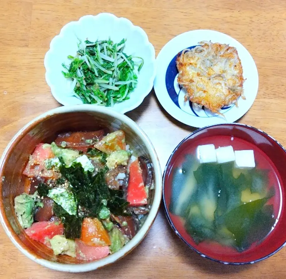 2024 0320　マグロとトマト、アボカドの漬け丼　水菜のおひたし　しらす天　豆腐とわかめのお味噌汁|いもこ。さん