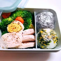 #今日のお弁当
🏋️筋肉弁当🏋️
塩麹で柔らかサラダチキン|Mochisaさん