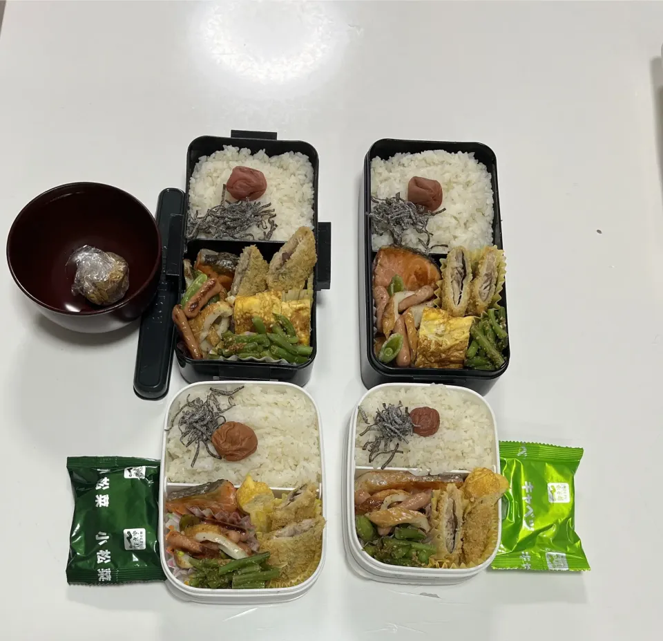 Snapdishの料理写真:お弁当。左からパパ・にぃに。下段。左から次男・娘。☆鮭☆アジフライ☆卵焼き☆炒め物（スナップエンドウ・ちくわ・ポークビッツ）☆いんげんの胡麻和え☆みそ玉（パパ）☆インスタントみそ汁（次男・娘）|Saharaさん