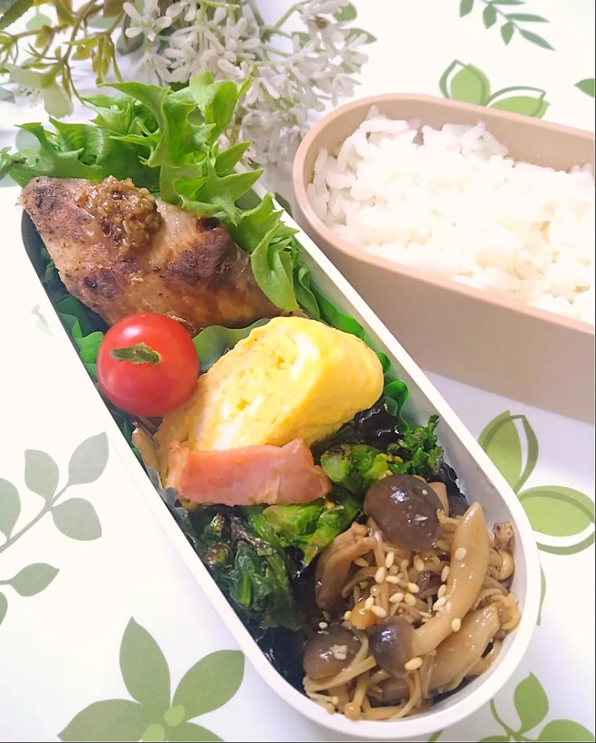 Snapdishの料理写真:ぶり塩焼き弁当 ·͜·♡|fumi ◡̈⋆さん