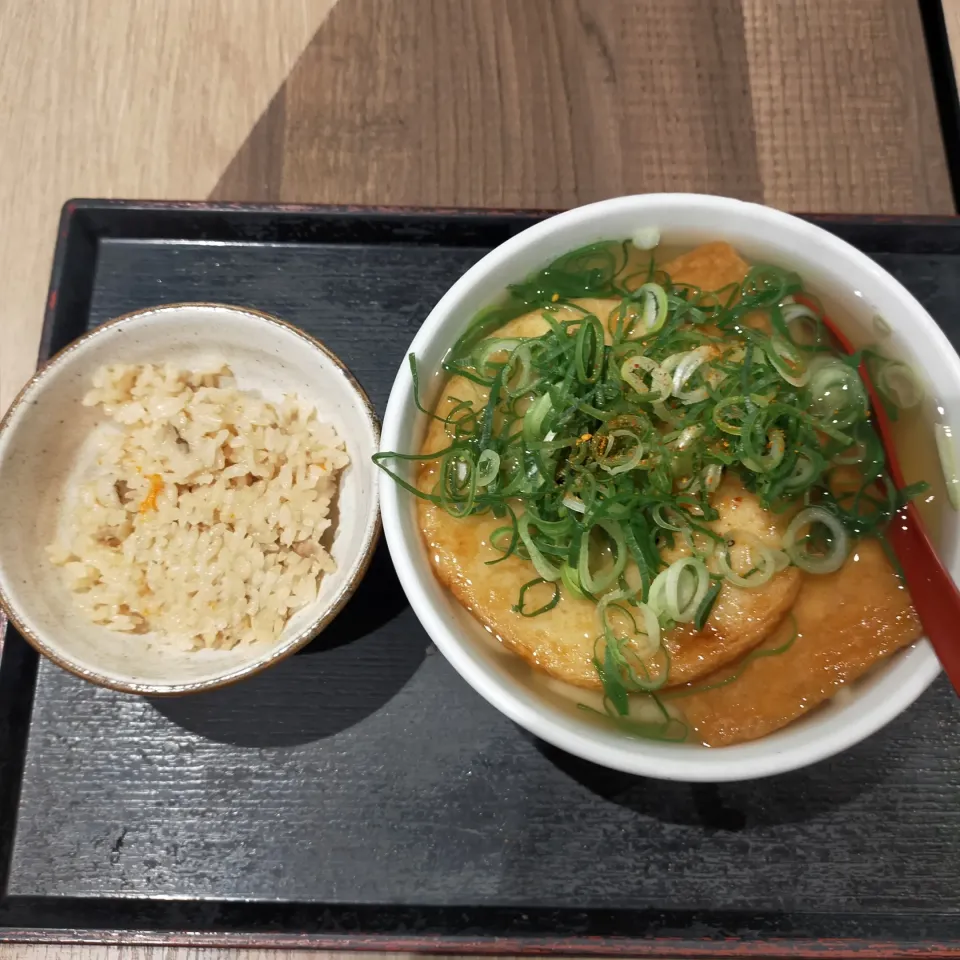 福岡　丸天うどんにきつねあげをトッピング　かしわ飯|フージさん