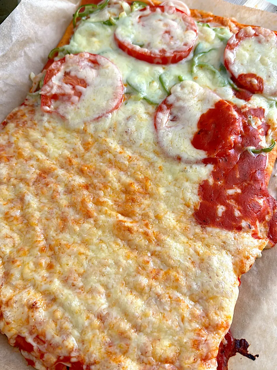 ハーフ&ハーフ　ピザ🍕|FOODIEさん