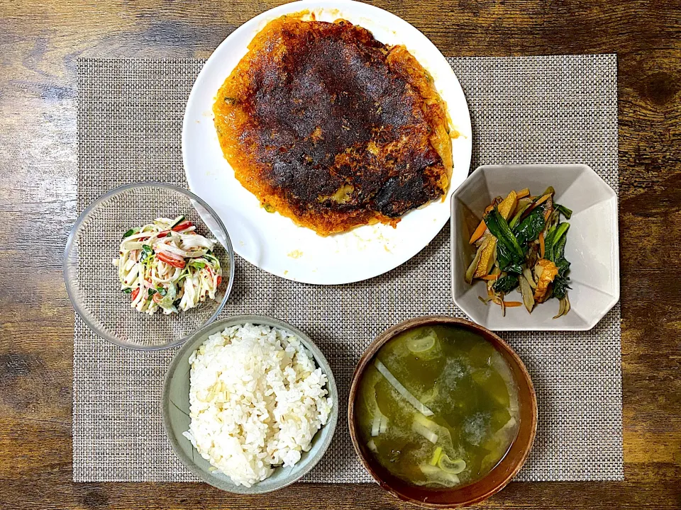 焦げすぎ山芋キムチーズ焼き　ごぼう小松菜の甘辛炒め　大根とカニカマのマヨサラダ　麦ご飯　味噌汁|♡misaki♡さん