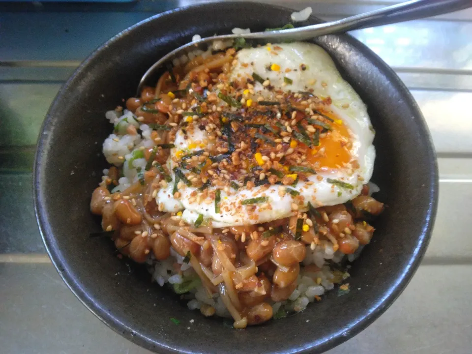 なめ茸と肉そぼろ入りショゴス丼|darkbaronさん