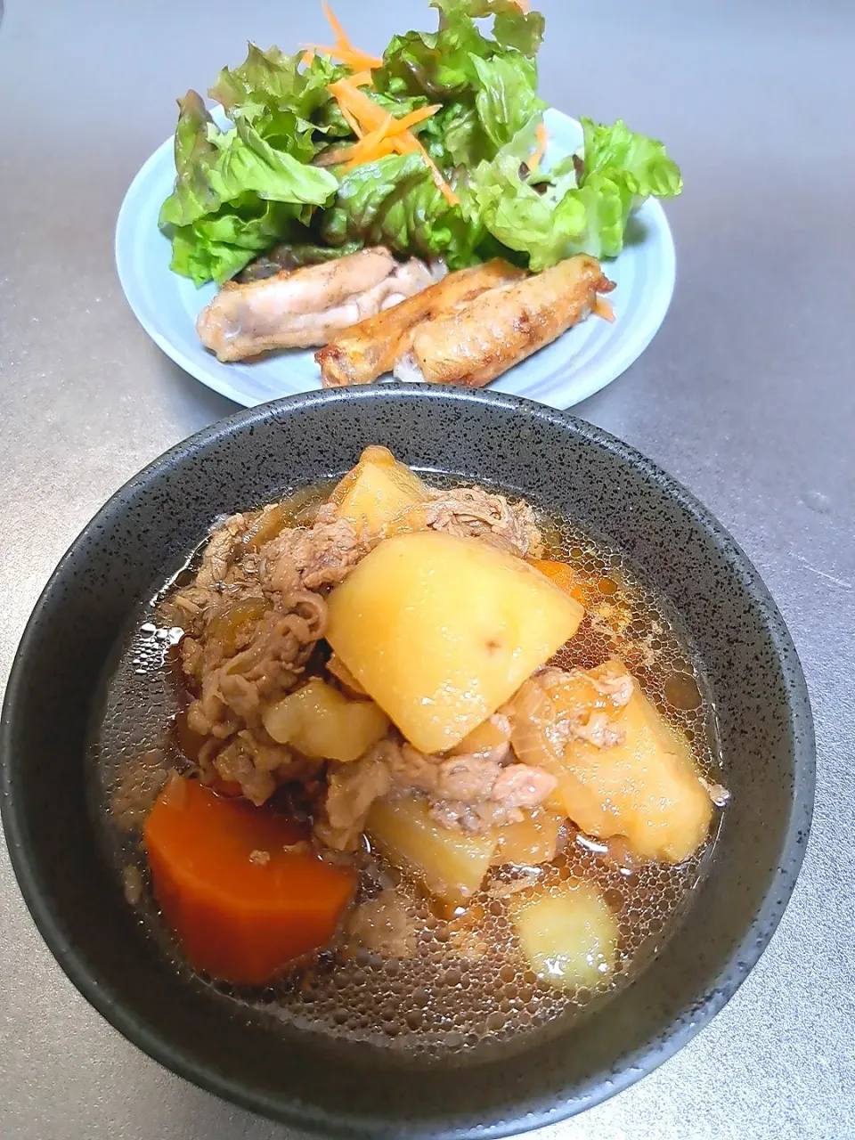 肉じゃが&手羽中塩コショウ焼き　サラダ|Riapple🍎さん