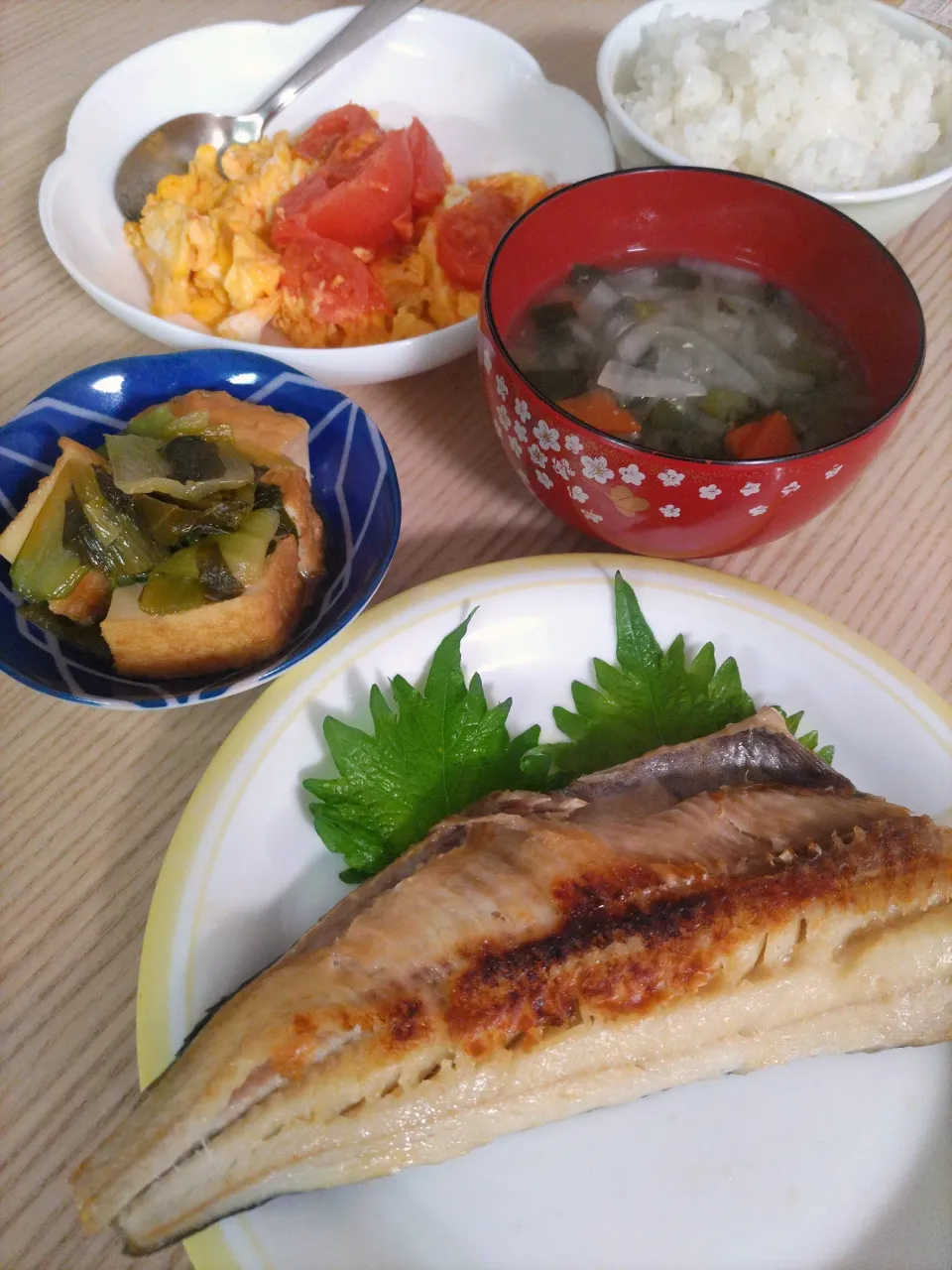 しまほっけ干物
厚揚げと青梗菜の煮浸し
トマトと卵炒め|ちゃいさん