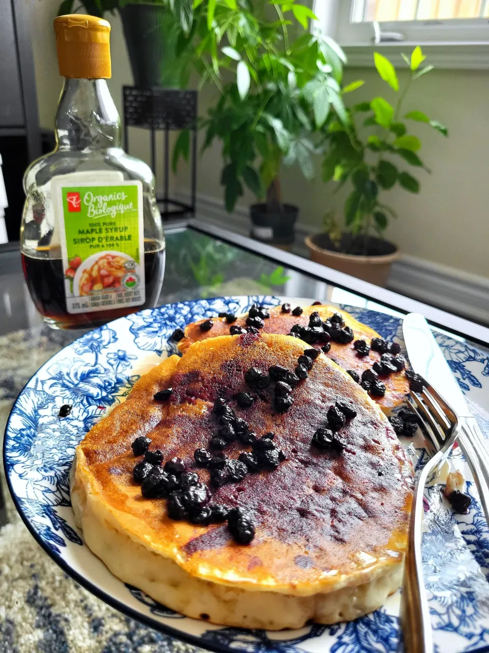 FLUFFLY Buttermilk Pancakes with Wild Blueberry Compote|Terinaさん